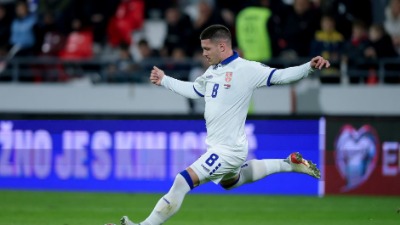 Jović pogodio, pa krvav završio na travi: AEK pregazio rivala i preuzeo vrh! (VIDEO)