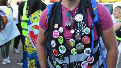 Taksistkinja u Leskovcu probala da probije blokadu i da prođe kroz novinare