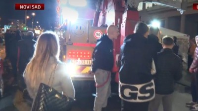 Policija gurala građane u Novom Sadu - ponovo odvezen autobus Milomira Jaćimovića: "Ovo je bezvlašće"