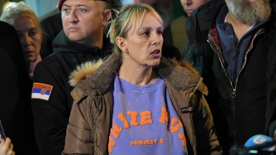 Žitelji Ćacilenda izgurali Dijanu Hrku, jednom čoveku pretili