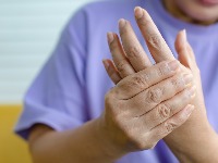 Trnu vam ruke ili prsti? Obratite pažnju - evo na šta vas upozorava ovaj simptom