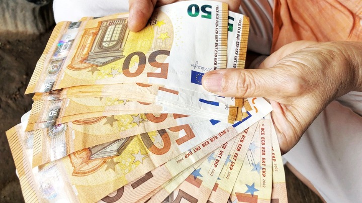 OVA 3 znaka će imati para kao blata u decembru: Smeši im se finansijsko obilje 