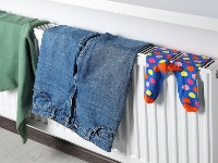 Evo zašto nikako ne treba da sušite veš na radijatoru