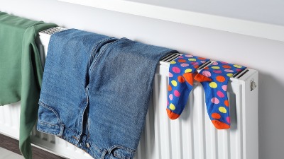 Evo zašto nikako ne treba da sušite veš na radijatoru