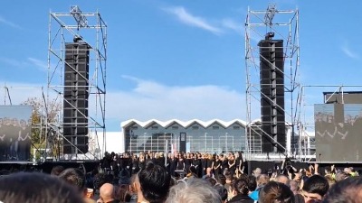 Najdirljiviji trenutak sa skupa u Novom Sadu: Pesma koju je pevao hor mnoge je rasplakala (VIDEO)