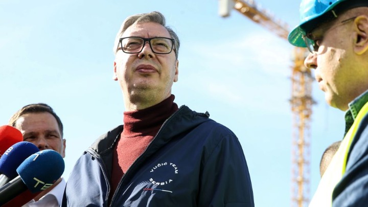 Ko o čemu - Vučić o knjizi: Predsednikov bestseler proučavaće studenti i đaci?!