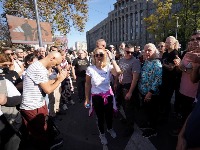 Ćacilend OGRAĐEN: Policija nije dozvolila Dijani Hrki da prođe do Skupštine (VIDEO)