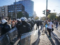Policija intervenisala na mestu gde Dijana Hrka štajkuje glađu: Uhapšen prevoznik Jaćimović, studenti pušteni iz autobusa