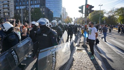 Policija intervenisala na mestu gde Dijana Hrka štajkuje glađu: Uhapšen prevoznik Jaćimović, studenti pušteni iz autobusa
