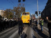 Jaćimovićevi autobusi pretresani na naplatnoj rampi, grupa ipak nastavila put prema Beogradu