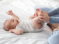 "Majke koje ostaju kod kuće sa decom lažu da je to teško": Zbog objave muškarca nastao HAOS na mrežama (VIDEO)