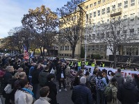Studenti ispred TOK-a, traže hapšenja zbog Generalštaba (FOTO, VIDEO)