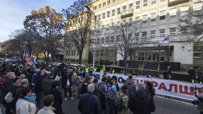 Studenti ispred TOK-a, traže hapšenja zbog Generalštaba (FOTO, VIDEO)