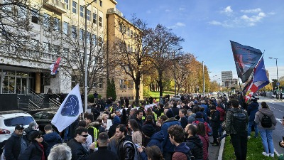 TUŽIOCI PORUČUJU MRDIĆU DA NISU KUKAVICE Protesti u Beogradu i Novom Sadu - nema suđenja u Čačku, Kragujevcu...