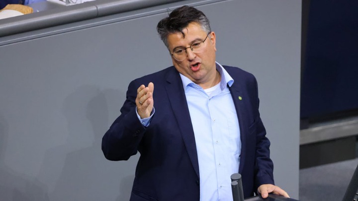 "Marija Zdravković mi je rekla da ne vređam predsednika Vučića i prekinula sednicu": Poslanik Bundestaga o burnom sastanku u Skupštini