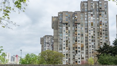"PODNOSIM OSTAVKU na mesto upravnika! Optužen sam da bacam CRNU MAGIJU na stanare": Viralno obaveštenje na zgradi u Srbiji (FOTO) 