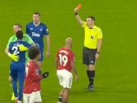 Skandal u Mančesteru: Gana Gej dobio crveni karton zbog šamaranja saigrača! (VIDEO)