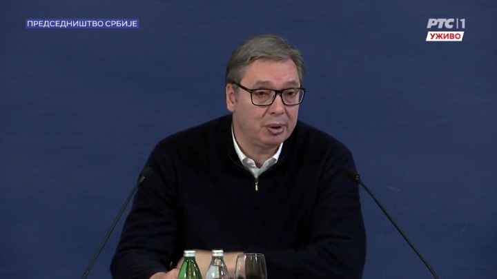 Vučić izbacio sa konferencije reportera RTS-a: Imao bedž s krvavom šakom (VIDEO)