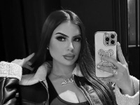 UBIJENA PEVAČICA (22) U SAČEKUŠI: Izrešetali je u autu, preminula u bolnici 