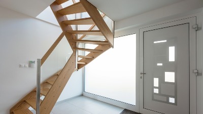 Srpkinja je platila 1.600 evra majstoru da joj napravi drvene stepenice: Rezultat je RAZBESNEO ceo region (VIDEO)