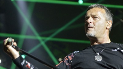 ŠOK SNS pristalice usred Beograda puštale Tompsona (VIDEO)