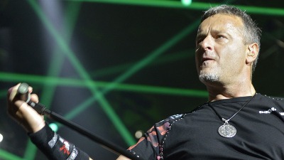 NOVI PIR U HRVATSKOJ Tompson pevao uz "Za dom spremni", publika dizala desnice - policija privodila!