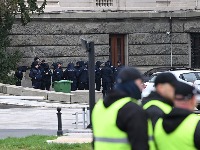 Vučić optužio opoziciju za incidente u Ćacilendu