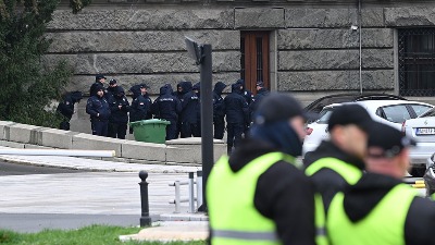 Vučić optužio opoziciju za incidente u Ćacilendu