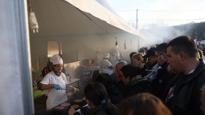 PITAĆE SE I AMERIKANCI Da li je biti ČLAN SNS prinudni rad?