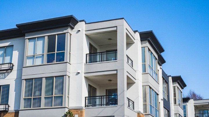 Kupio stan u novogradnji za 3.400 evra po kvadratu, a posle samo nekoliko dana zatekao ŠOK PRIZOR (FOTO) 