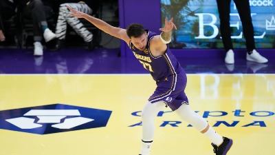 Dončić očitao lekciju Klipersima: Ubacio 43 poena (VIDEO)