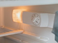 Brojevi u frižideru ne prikazuju temperaturu: Evo kako se pravilno podešavaju i šta znače 