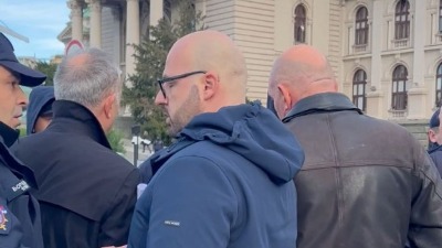 Janjić (SRCE): Brnabić na sastanku sa opozicijom bila neurotična, kompletna ograda mora da bude uklonjena