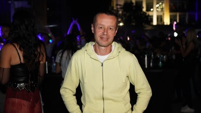 Najveći hit 90-ih posvećen je DEVOJCI IZ TROLE: Dr Iggy otkrio tajnu legendarne pesme "Oči boje duge" 