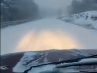 Palo 10 centimetara snega: HAOS na putevima kod Čačka (VIDEO)