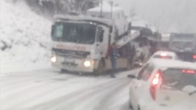 Sneg PARALISAO delove Srbije: Napravio haos na putevima (VIDEO)