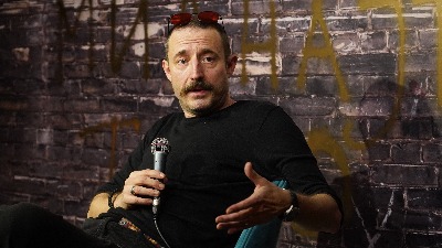 SRPSKA LEPOTICA ugostila Nikolu Đurička za BOŽIĆ u milionskoj vili u Los Anđelesu: A tek kakve SARME mu je spremila (FOTO)