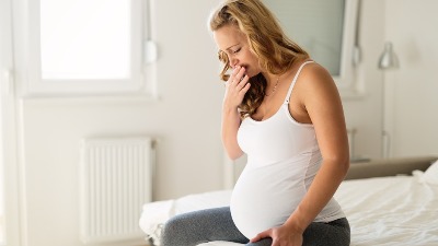 "Svekrva tvrdi da je "MOĆNA VEŠTICA", moju bebu zove SVOJIM detetom": Ispovest trudnice koja ledi krv u žilama