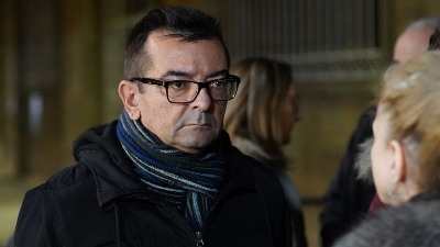 Veselinović (SSP): Pokrajinska vlast deli milione kafićima i hamburgerijama - da li je to razvoj turizma ili kupovina glasova?