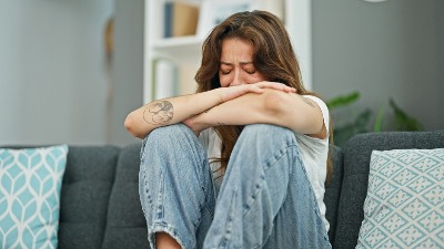 Suprug je odlučio da uzme moje prezime, a onda je nastao PAKAO U PORODICI: Napali su me da sam upotrebila najopasniju magiju 