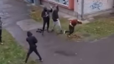 Batinaši šipkama pretukli čoveka u Subotici, ima slomljenu ruku i rebra i razbijenu glavu: Užas usred bela dana