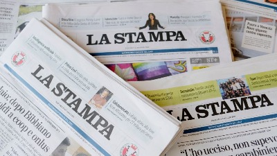 Upali u prostorije čuvenog lista: Pretili novinarima, uništavali redakciju