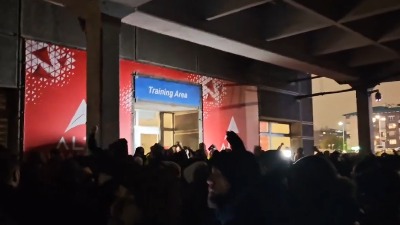 Incidenti kod Arene, trening Partizana prekinut! (VIDEO)