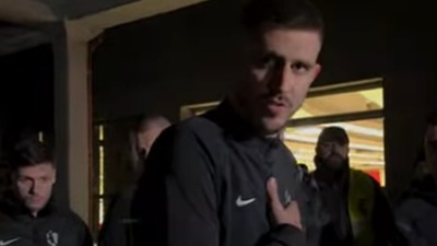 Vanja Marinković izašao pred navijače: Evo šta je poručio Grobarima koji se nalaze kod Arene (VIDEO)