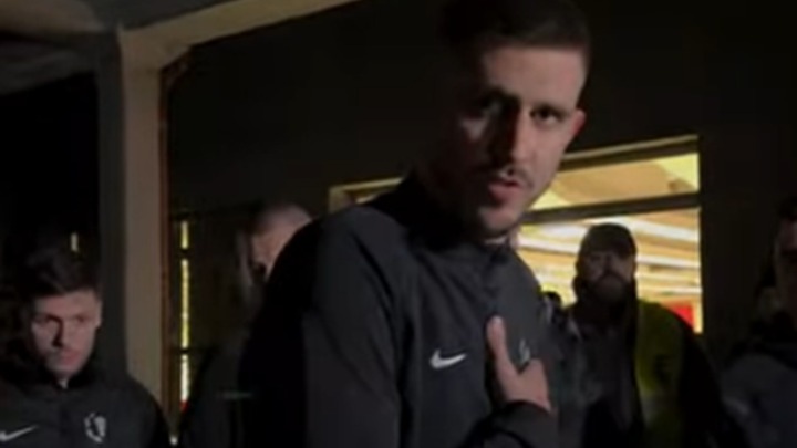 Vanja Marinković izašao pred navijače: Evo šta je poručio Grobarima koji se nalaze kod Arene (VIDEO)