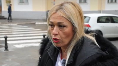 Odbila da ide na miting, pa dobila otkaz SMS-om