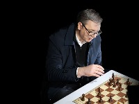 ŠAHISTI IZMIČU FIGURE IZ RUKU Vučićev(i) izbor(i)