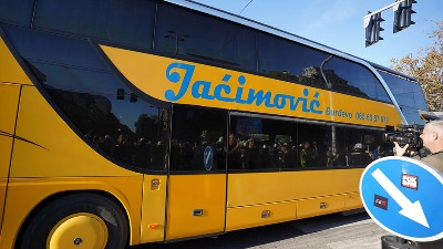 "Do poslednjeg vozila ću da vozim, neću stati“: Autoprevoznik Jaćimović prevozi studente i građane do Beograda