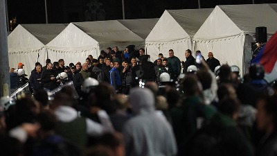 Tuča u Ćacilendu: Sukob SNS-ovcaca između sebe (VIDEO)