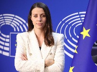 Evroposlanica koja se poklonila srpskim studentima UĆUTKALA Hrvata kada je pomenuo "velikosrpski nacionalizam" (VIDEO)